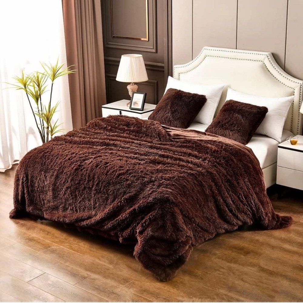 Brown Queen Faux Fur Blanket with two (2) 18”x18” matching throw pillow covers